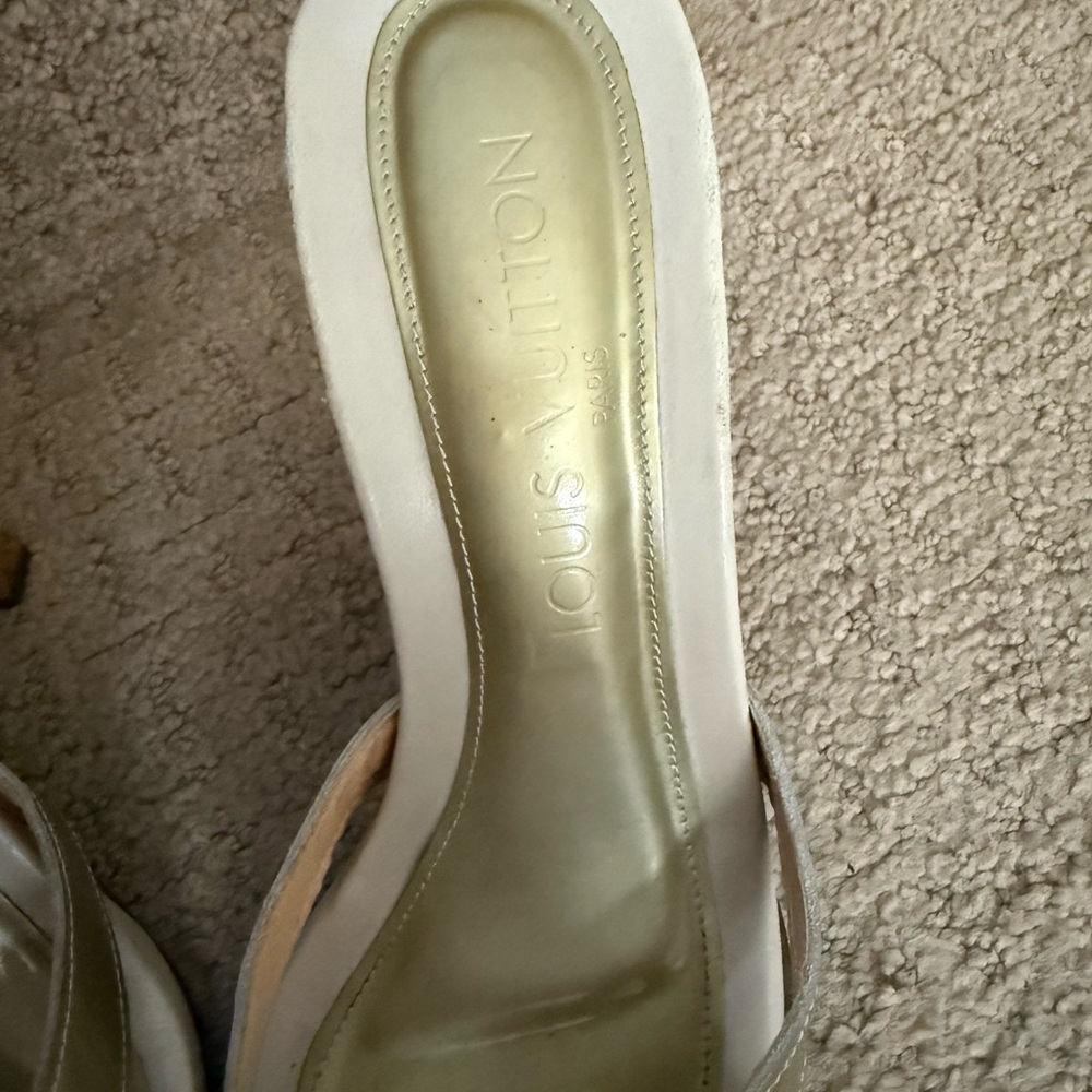 Louis Vuitton Green and Tan Heels - Picture 8 of 8